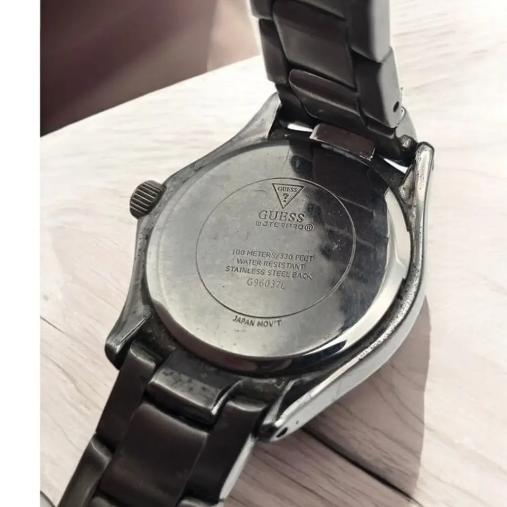 Guess crystal bezel